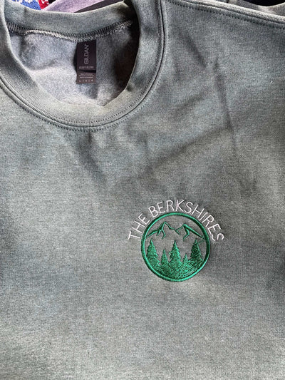 Berkshires Sweatshirt in grey with embroidered mountain design, soft and warm cotton blend.