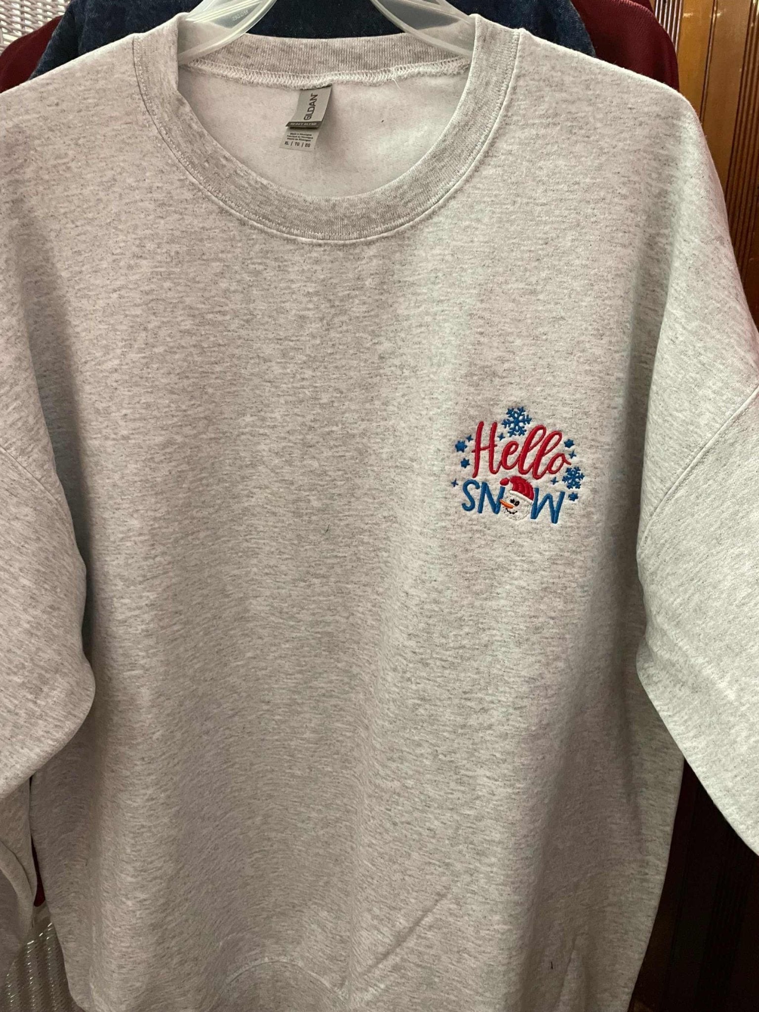 Grey "Hello Snowman" embroidered crewneck sweatshirt with cozy cotton blend fabric